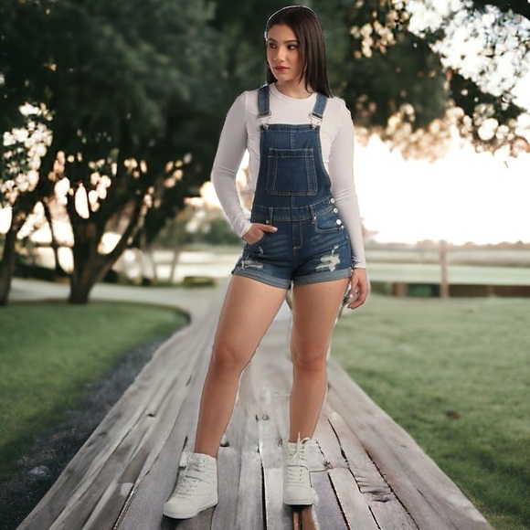Dollhouse Women’s Shortalls - Basic Stretch Denim Jean Shorts Overalls Size 5 - Picture 1 of 16